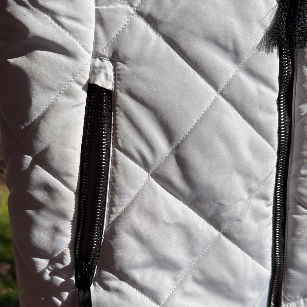 Free Country Women's Gray And White Reversible Quilted Vest - Picture 4 of 9